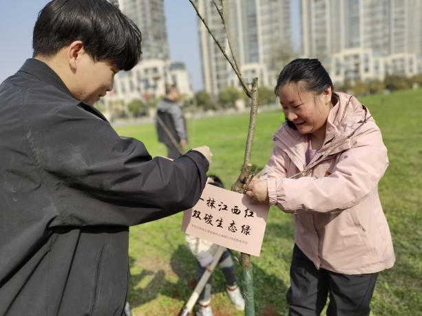 安博首页党支部开展“党建引领生态美，绿润南昌景更新”主题党日活动